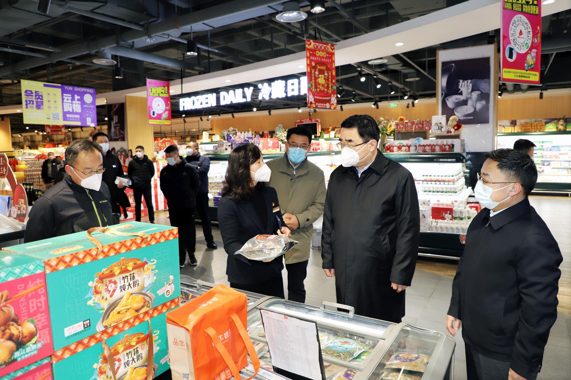 省国资委党委书记、主任满慎刚到yh0612cc银河集团银座济南玉函店调研